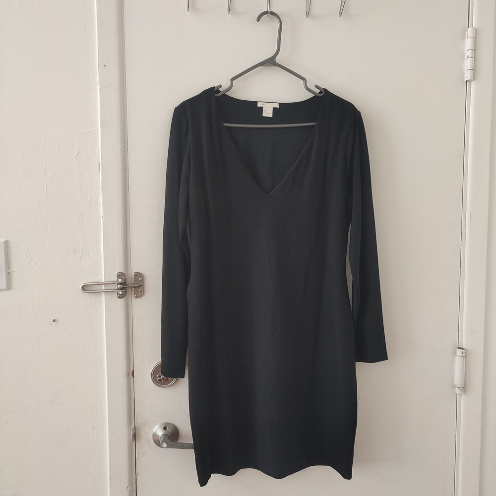 H&M Elegant Black V-Neck Long Sleeve Dress